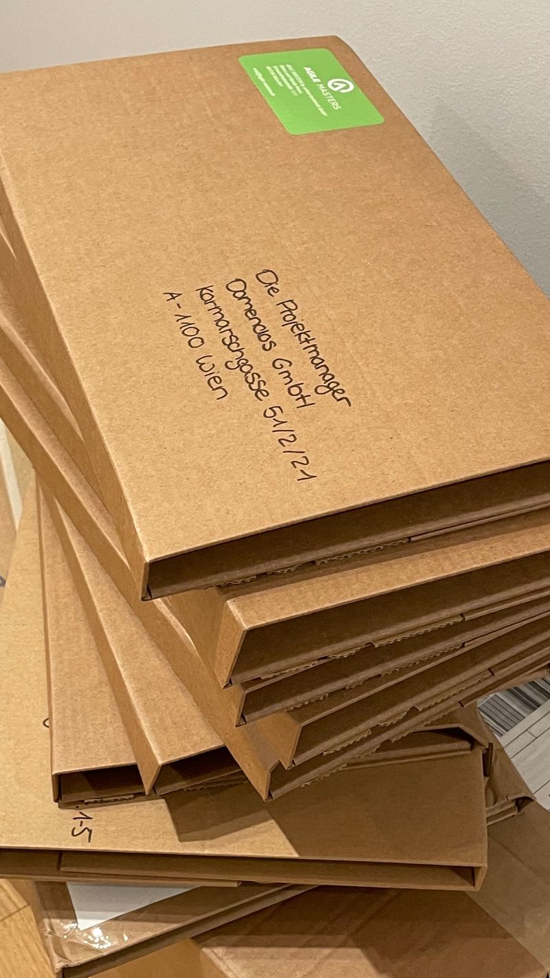 Verpackte Buchsendungen für Leserinnen und Leser