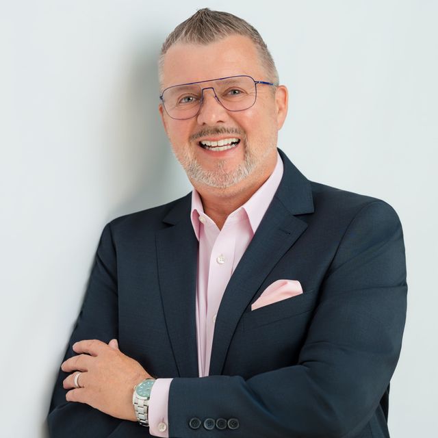 Mario Kraus, Interim Manager für Digital Banking und Agile Transformation, im dunklen Anzug