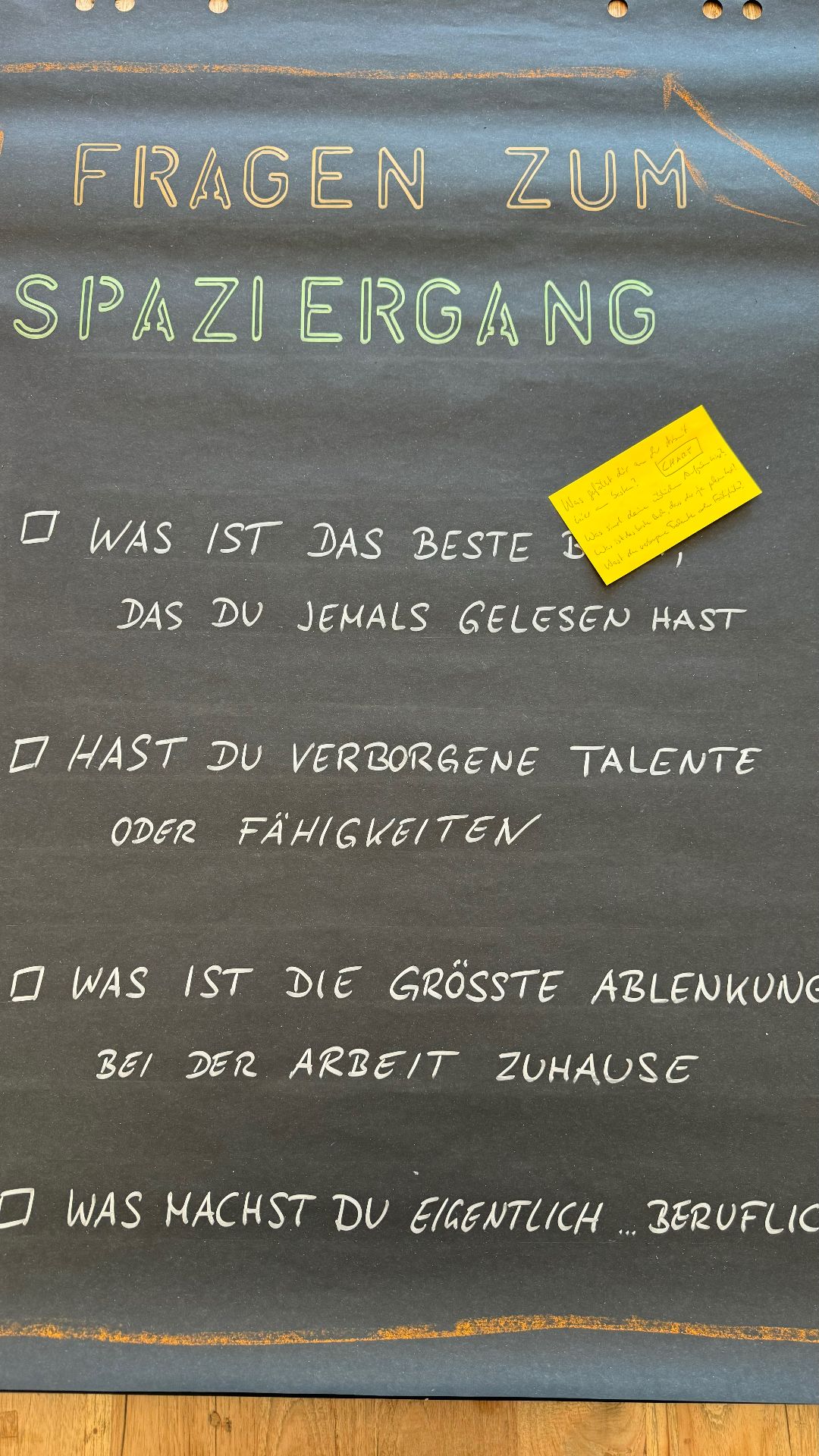 Fragen zum Spaziergang – Check-in auf Kreidetafel